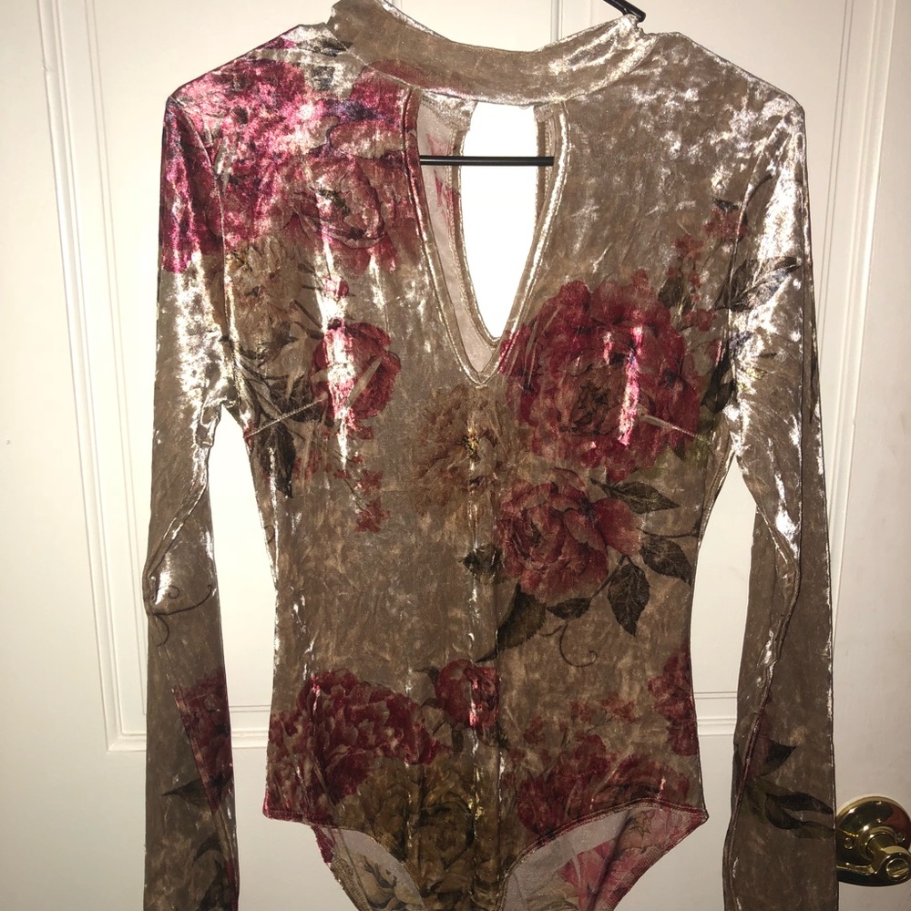 🌷Floral bodysuit 🌷